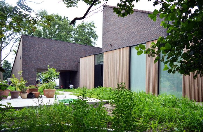 fc-kiekens-home-aalter-belgium-architektuurburo-dirk-hulpia-13