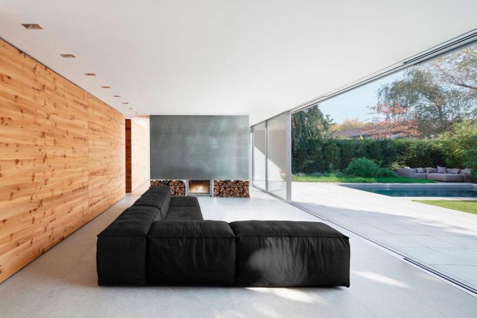 house-k-bright-interior-design-made-wood-white-walls-ceiling-dusseldorf-architekten-wannenmacher-moller-gmbh-02