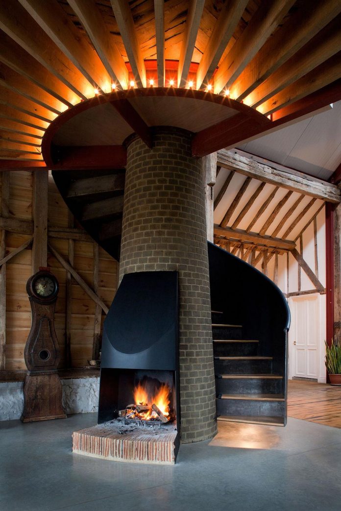 liddicoat-goldhill-design-ancient-party-barn-barn-conversion-contemporary-atmospheric-getaway-relaxing-gathering-19