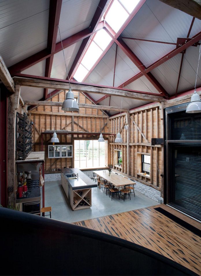 liddicoat-goldhill-design-ancient-party-barn-barn-conversion-contemporary-atmospheric-getaway-relaxing-gathering-23