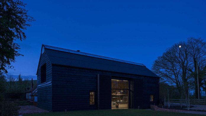 liddicoat-goldhill-design-ancient-party-barn-barn-conversion-contemporary-atmospheric-getaway-relaxing-gathering-38