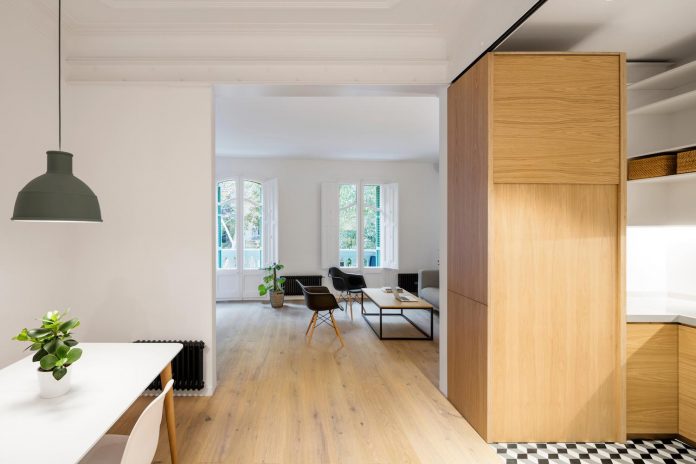 light-wood-white-define-alans-apartment-renovation-adrian-elizalde-05