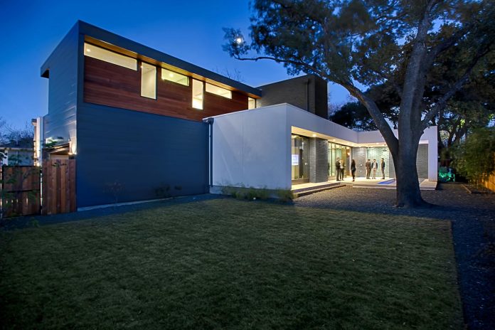 matt-fajkus-architecture-design-main-stay-house-clean-forms-urban-infill-living-space-blurs-lines-inside-outside-10