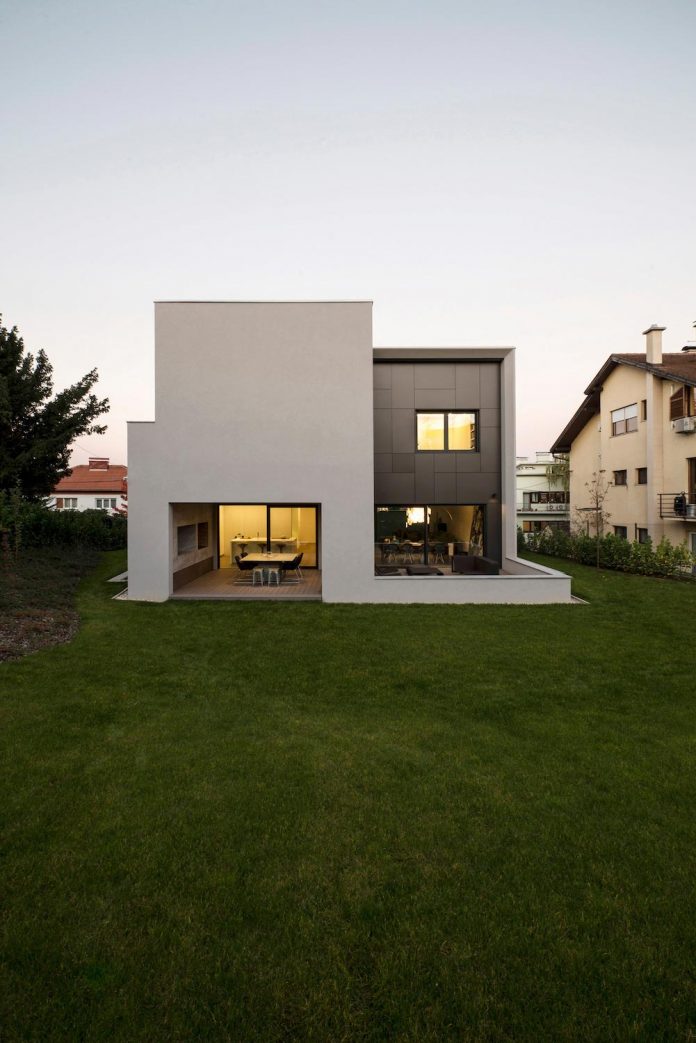 middle-sized-family-house-narrow-street-z-center-zagreb-dva-arhitekta-09