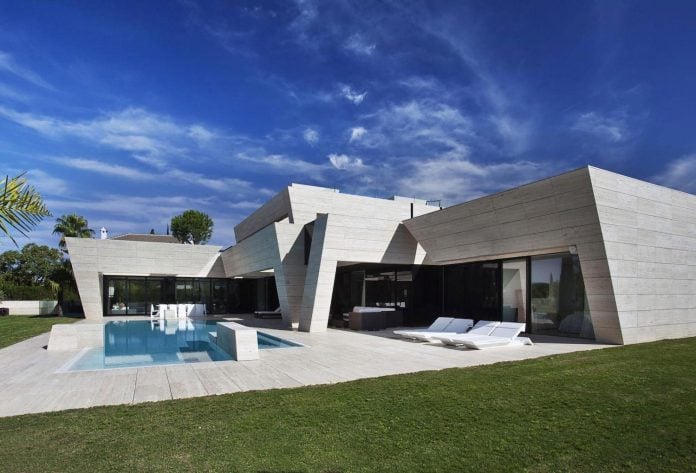 modern-s-v-house-located-seville-spain-cero-01