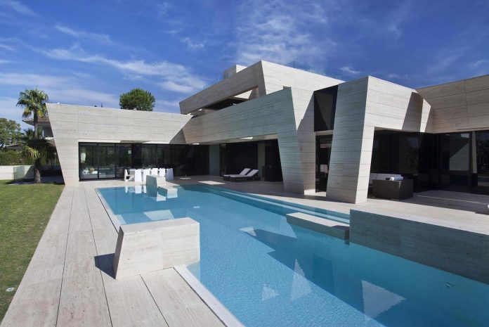 modern-s-v-house-located-seville-spain-cero-02
