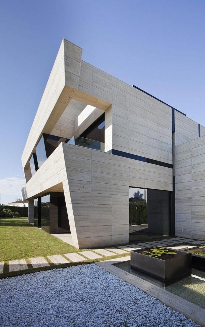 modern-s-v-house-located-seville-spain-cero-14