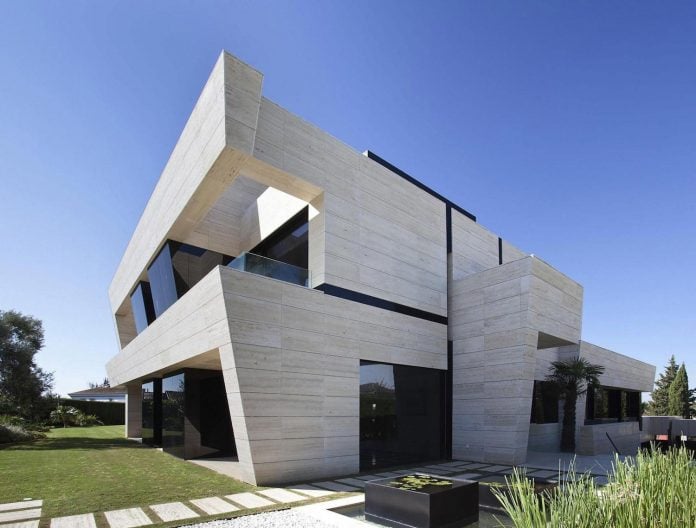 modern-s-v-house-located-seville-spain-cero-15
