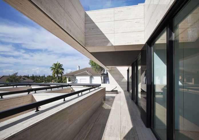 modern-s-v-house-located-seville-spain-cero-22