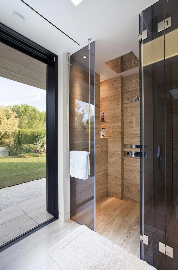 modern-s-v-house-located-seville-spain-cero-50