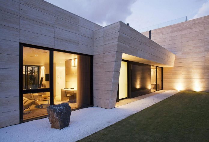 modern-s-v-house-located-seville-spain-cero-54