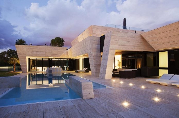 modern-s-v-house-located-seville-spain-cero-55