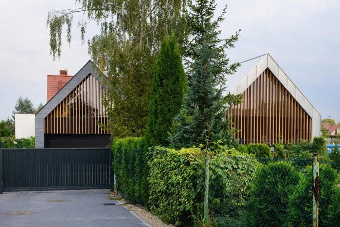 modern-wooden-two-barns-house-designed-rs-02