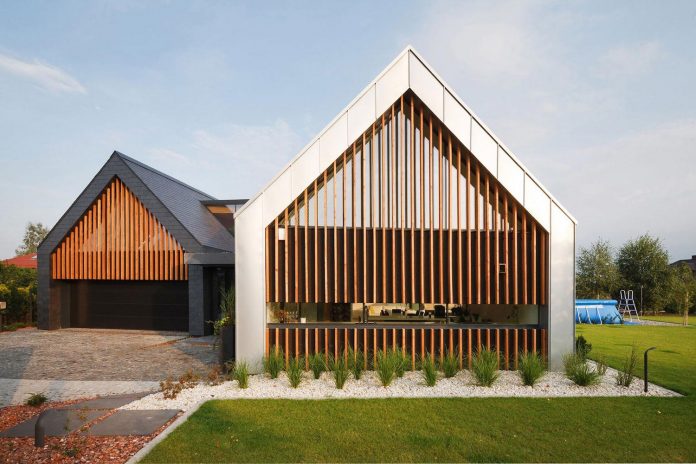 modern-wooden-two-barns-house-designed-rs-03