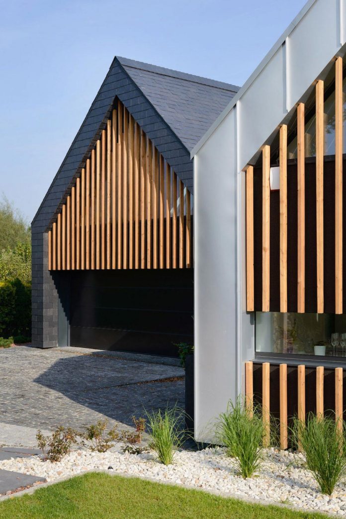 modern-wooden-two-barns-house-designed-rs-04