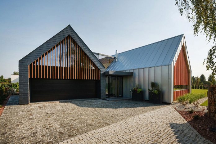 modern-wooden-two-barns-house-designed-rs-05