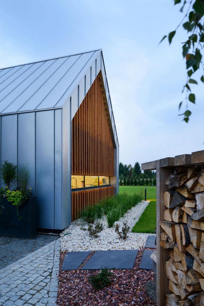 modern-wooden-two-barns-house-designed-rs-19