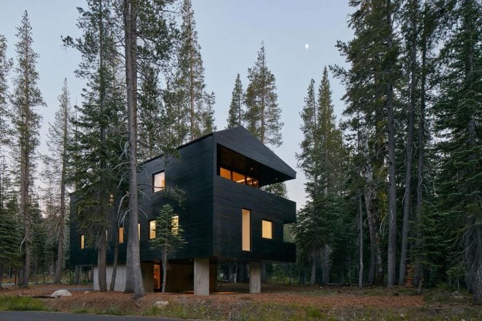 mork-ulnes-architects-design-troll-hus-5-bedroom-ski-cabin-sugar-bowl-ski-resort-01
