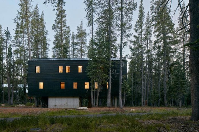 mork-ulnes-architects-design-troll-hus-5-bedroom-ski-cabin-sugar-bowl-ski-resort-02