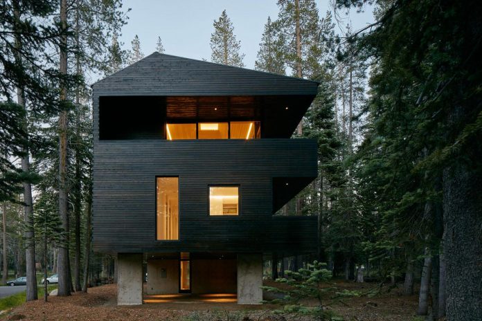 mork-ulnes-architects-design-troll-hus-5-bedroom-ski-cabin-sugar-bowl-ski-resort-03