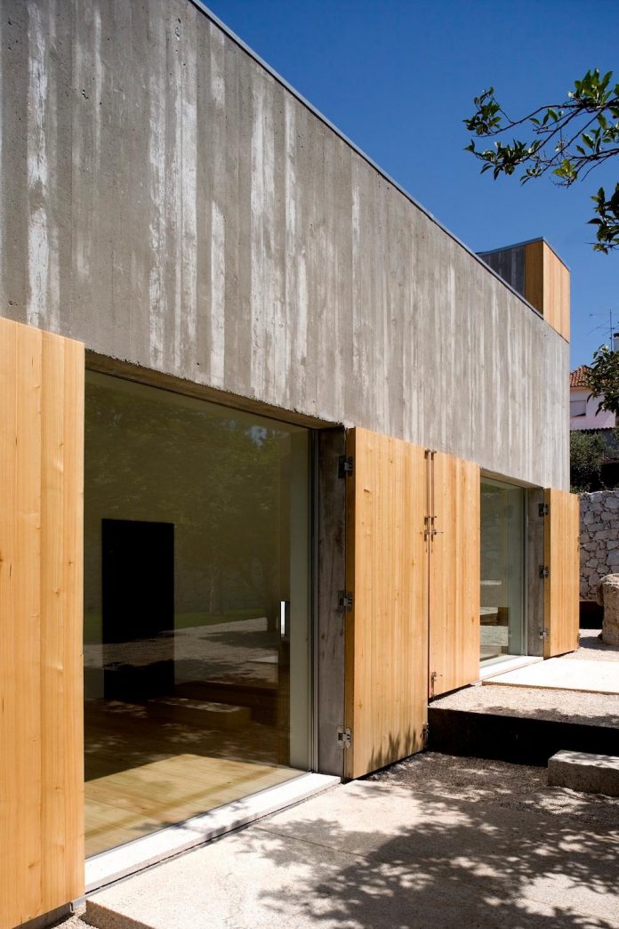 one-story-renovation-house-chamusca-da-beira-joao-mendes-ribeiro-06