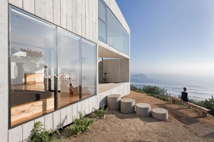 panorama-wmr-designed-d-house-two-storey-house-situated-top-cliff-panoramic-sea-views-03