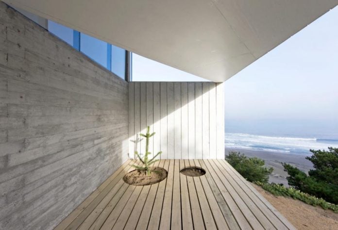 panorama-wmr-designed-d-house-two-storey-house-situated-top-cliff-panoramic-sea-views-05