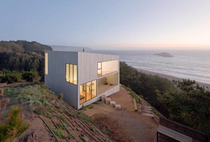 panorama-wmr-designed-d-house-two-storey-house-situated-top-cliff-panoramic-sea-views-12