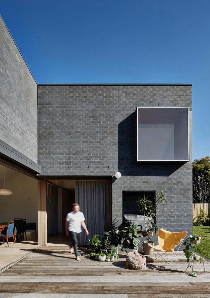 renovation-1930s-brick-rear-1970s-addition-home-contemporary-hoddle-house-freedman-white-02