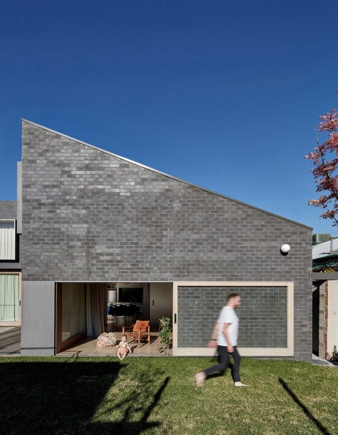 renovation-1930s-brick-rear-1970s-addition-home-contemporary-hoddle-house-freedman-white-03