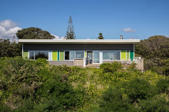 renovation-field-way-bach-house-waikanae-new-zealand-designed-parsonson-architects-01