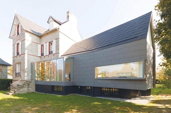 saint-cast-house-located-saint-cast-le-guildo-france-designed-feld-architecture-01