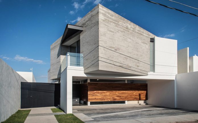 trojes-h-shaped-house-located-aguascalientes-mexico-designed-arkylab-02