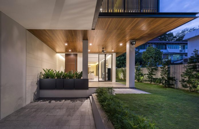 two-story-house-screens-singapore-adx-architects-10