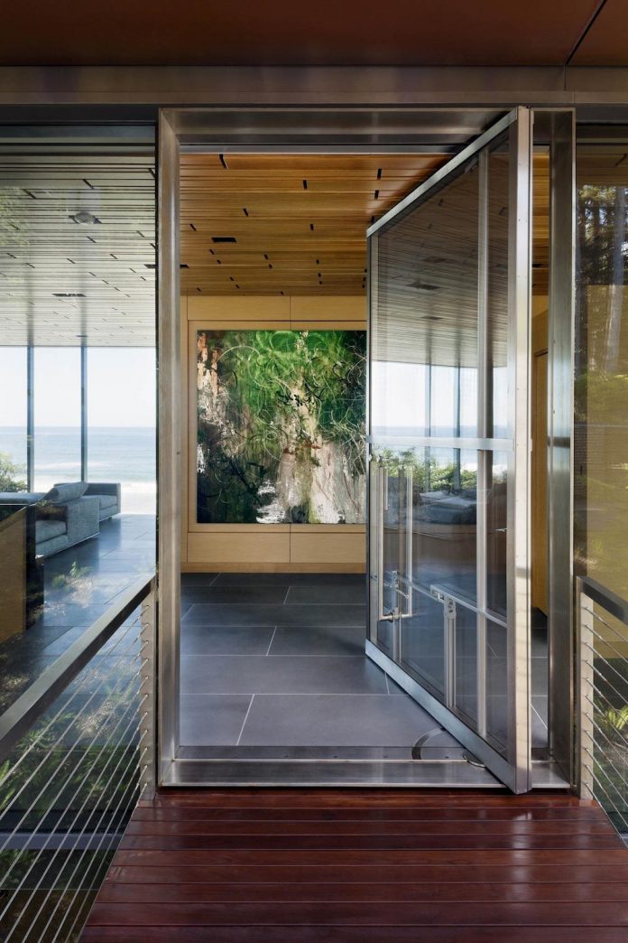 360-house-perched-beach-edge-tree-line-bora-architects-05