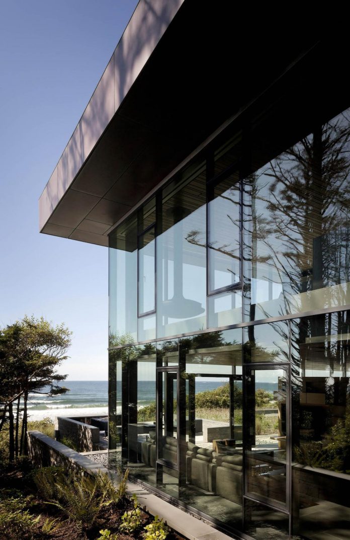 360-house-perched-beach-edge-tree-line-bora-architects-10