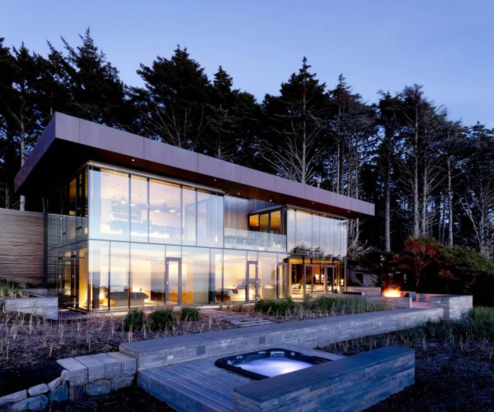 360-house-perched-beach-edge-tree-line-bora-architects-11