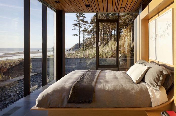360-house-perched-beach-edge-tree-line-bora-architects-24