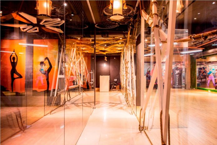 Moksha fitness and spa with overlapping and free standing triangular metal frames, crisscrossed with ropes, designed by Studio Ardete-09