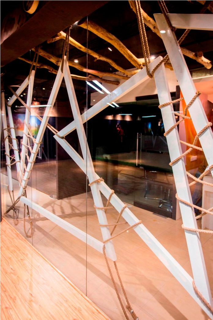 Moksha fitness and spa with overlapping and free standing triangular metal frames, crisscrossed with ropes, designed by Studio Ardete-10