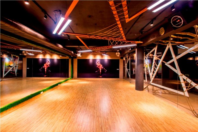 Moksha fitness and spa with overlapping and free standing triangular metal frames, crisscrossed with ropes, designed by Studio Ardete-20