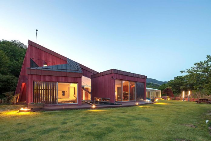 bang-keun-design-jirisan-house-red-home-harmony-natural-earth-toned-materials-16