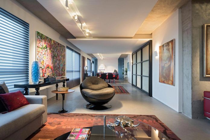 colourful-apartment-belo-horizonte-art-collector-lover-strong-colours-designed-2arquitetos-05