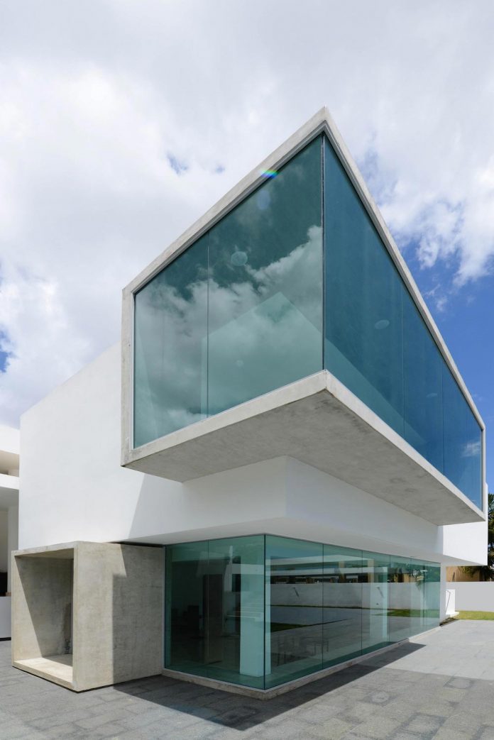 contemporary-huge-house-san-juan-diaz-paunetto-arquitectos-13