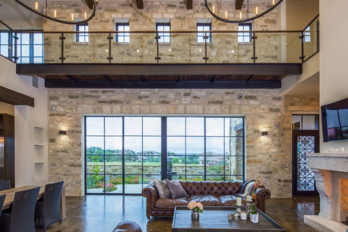 contemporary-italian-farmhouse-texas-rustic-style-steel-elements-designed-vanguard-studio-inc-03