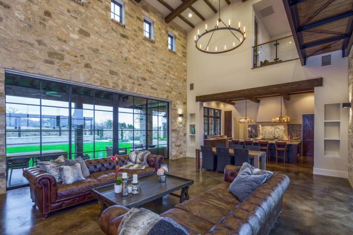 contemporary-italian-farmhouse-texas-rustic-style-steel-elements-designed-vanguard-studio-inc-05