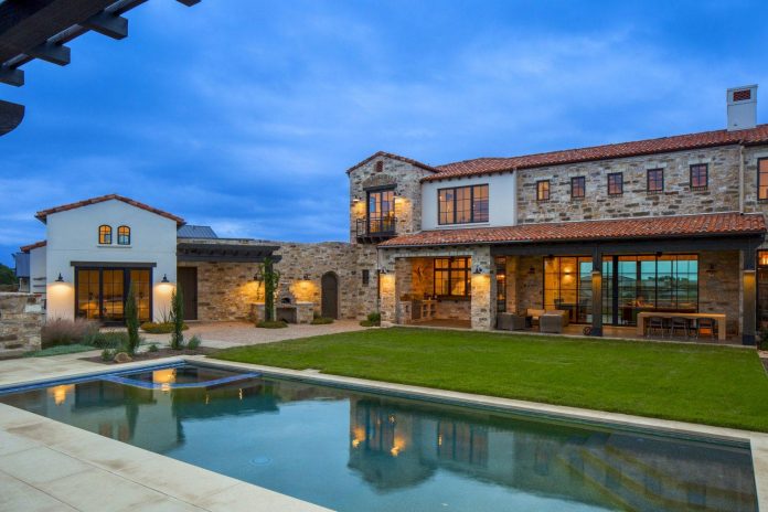 contemporary-italian-farmhouse-texas-rustic-style-steel-elements-designed-vanguard-studio-inc-13