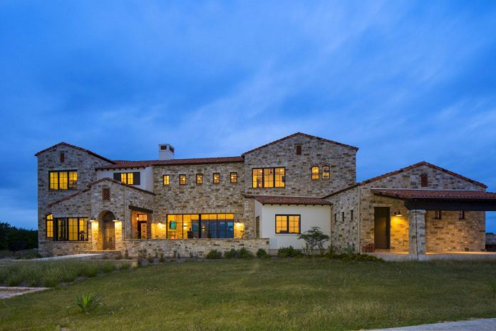 contemporary-italian-farmhouse-texas-rustic-style-steel-elements-designed-vanguard-studio-inc-18