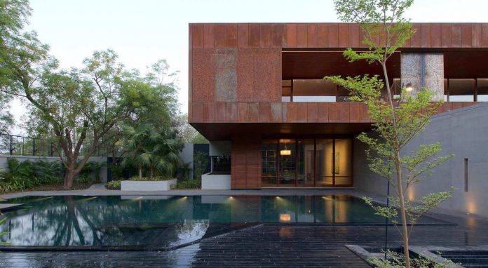 contemporary-two-storey-diya-residence-located-ahmedabad-india-spasm-design-architects-08