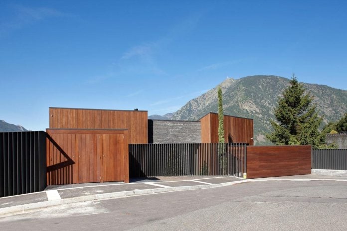 detached-family-house-awesome-views-designed-spanish-firm-gca-architects-01